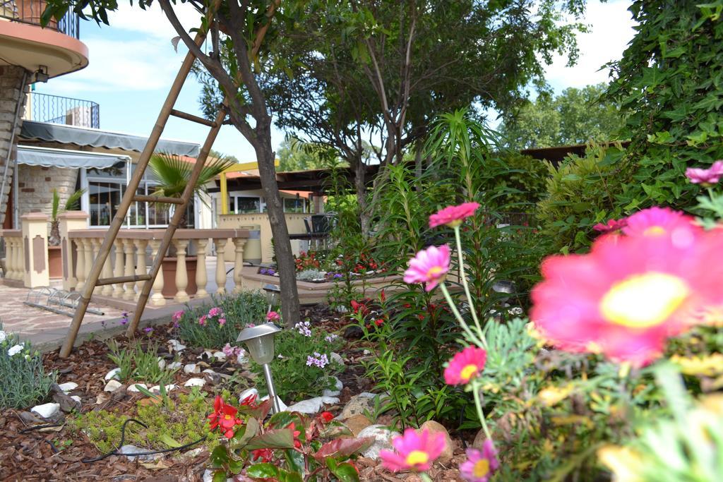 Hotel Restaurant Mon Auberge Lunel  Luaran gambar